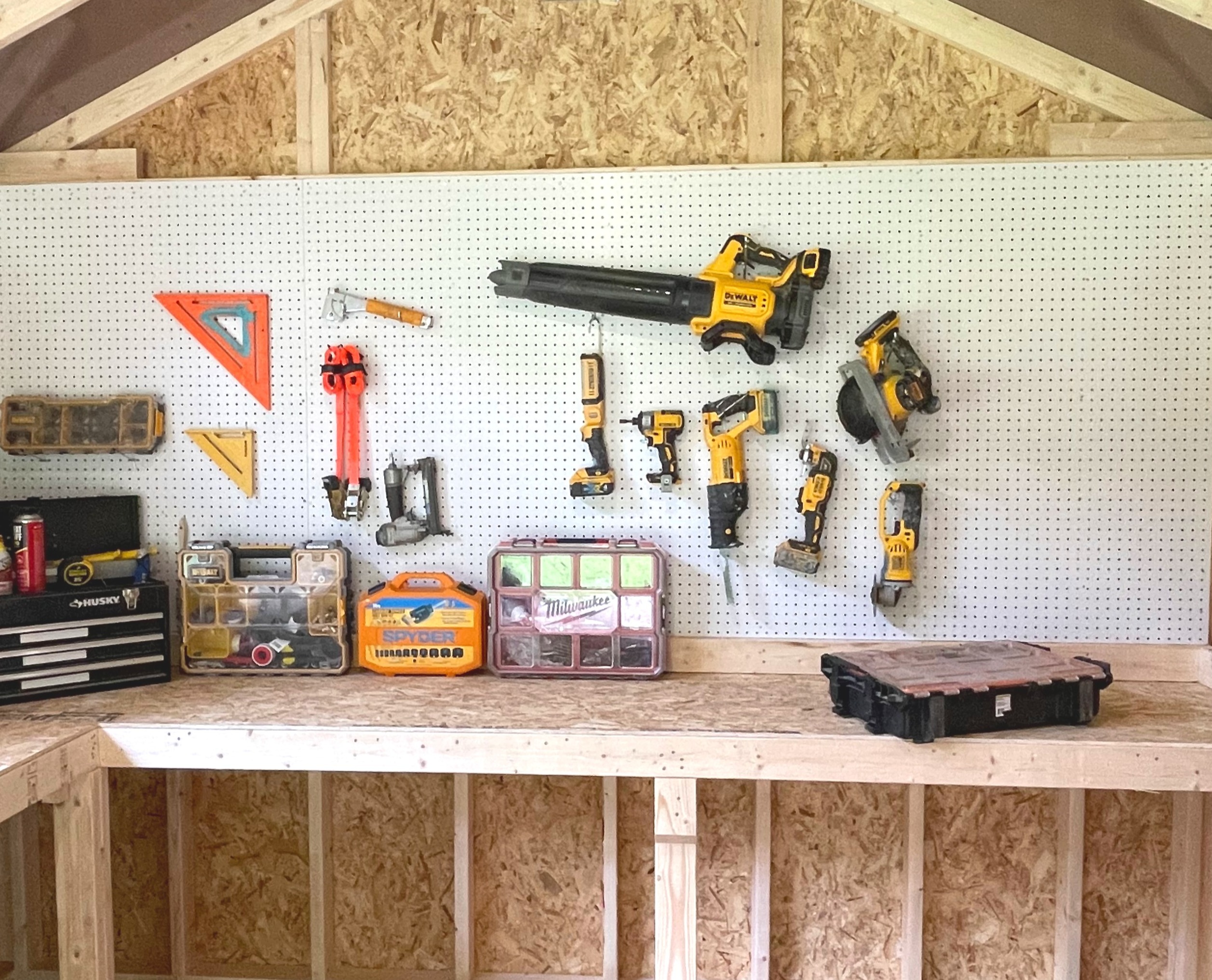 Pegboard Above Workbench 48″x96″