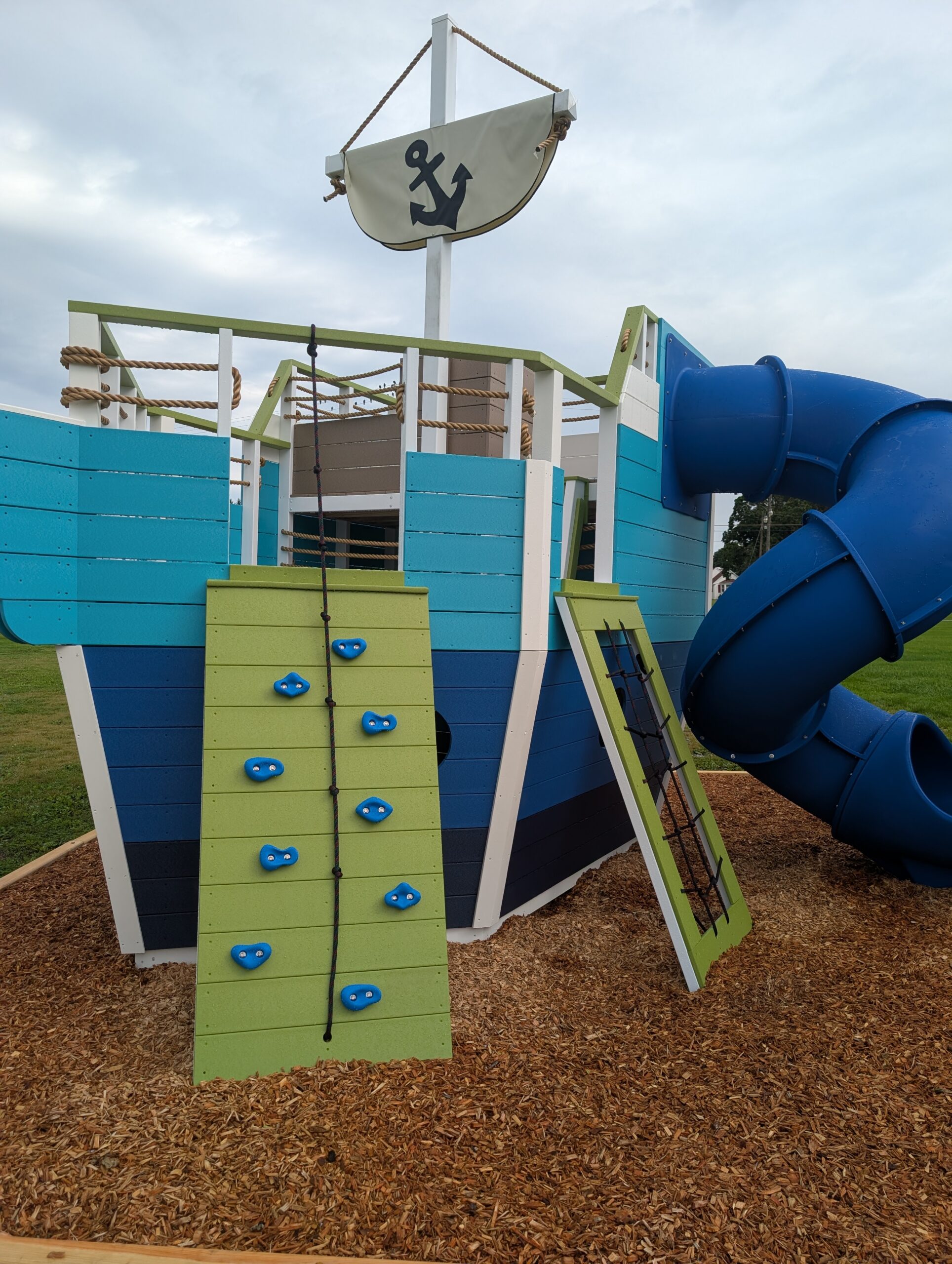 PLAYSET - Poly Voyager Ship