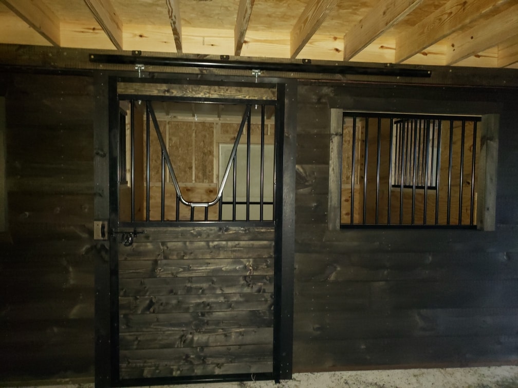 monitor barn (10)
