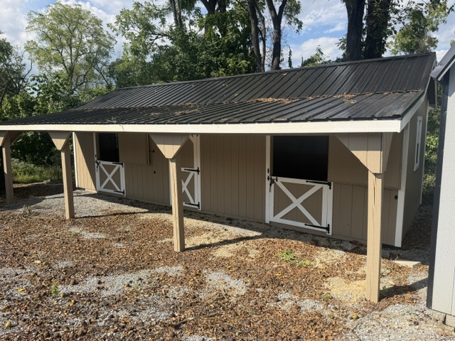 S25011 12x32x8 Run In with Tack Room