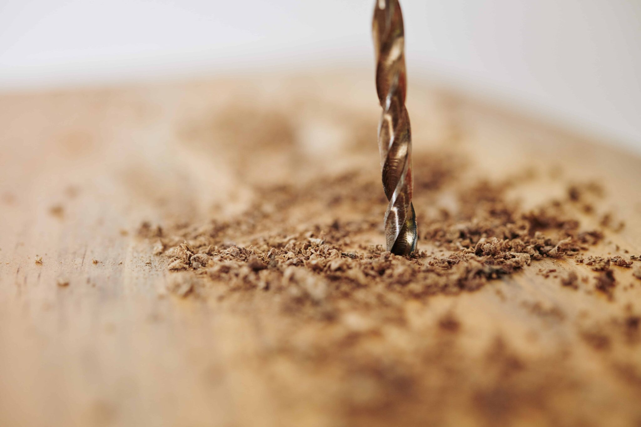 Making hole in wooden block 1052884 2048x1365