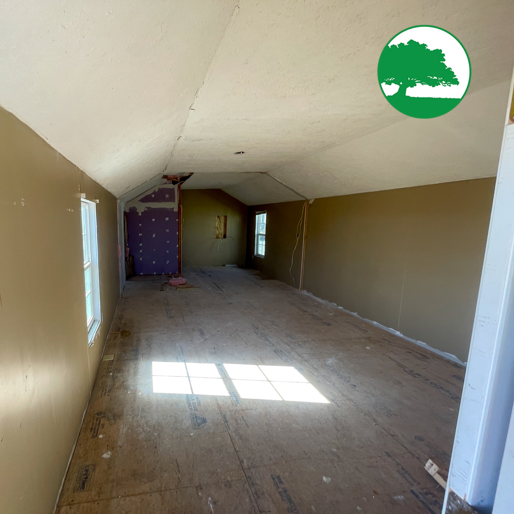 PRE-OWNED 14' x 40' Painted Deluxe Cabin