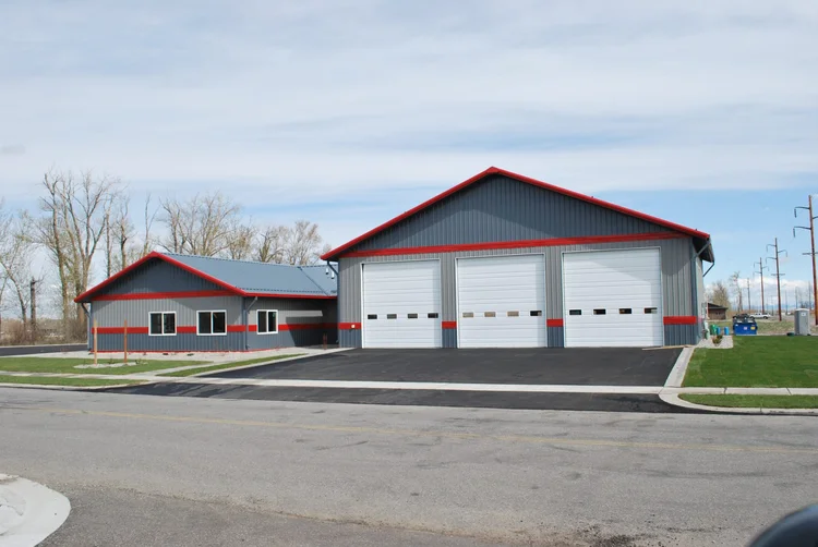 Exterior_Commercial_SlateGray_Charcoal_UTNT Fire Station Bozemand MT_3 scaled