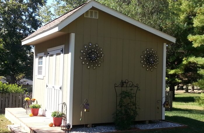 Quaker shed for pool storage and changing