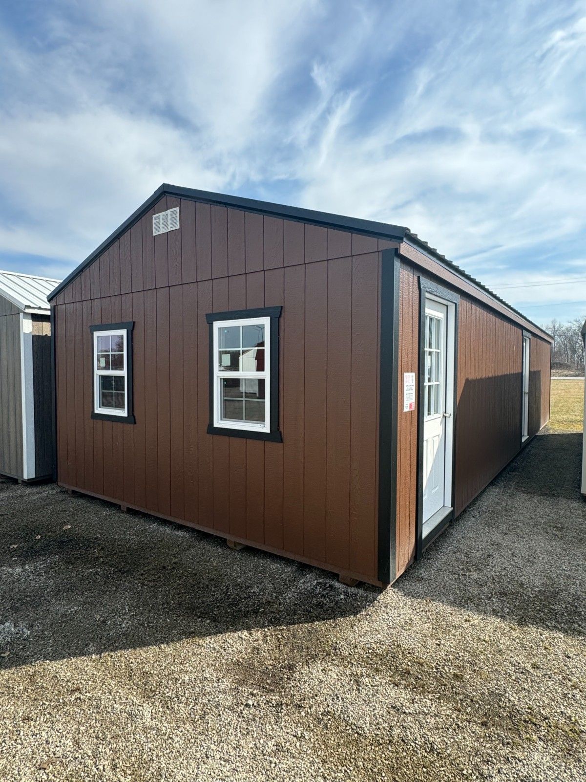 16×40 Lakeside Cottage – 8296