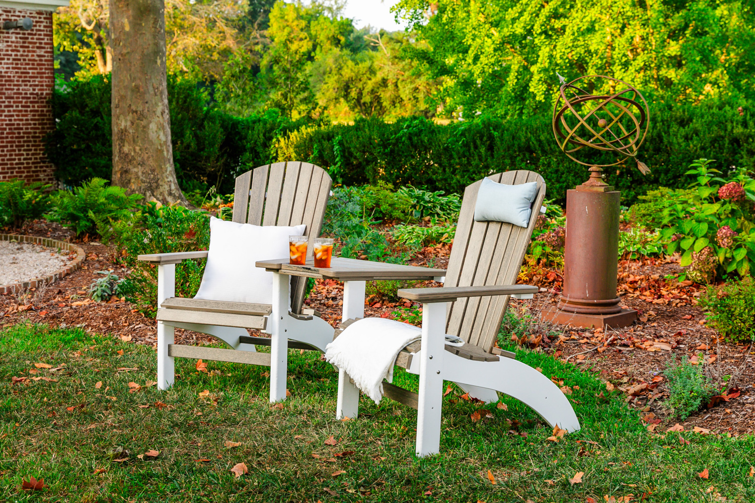 Deluxe_Fanback_Settee_382_shown_in_Rustic_Barnwood_and_White