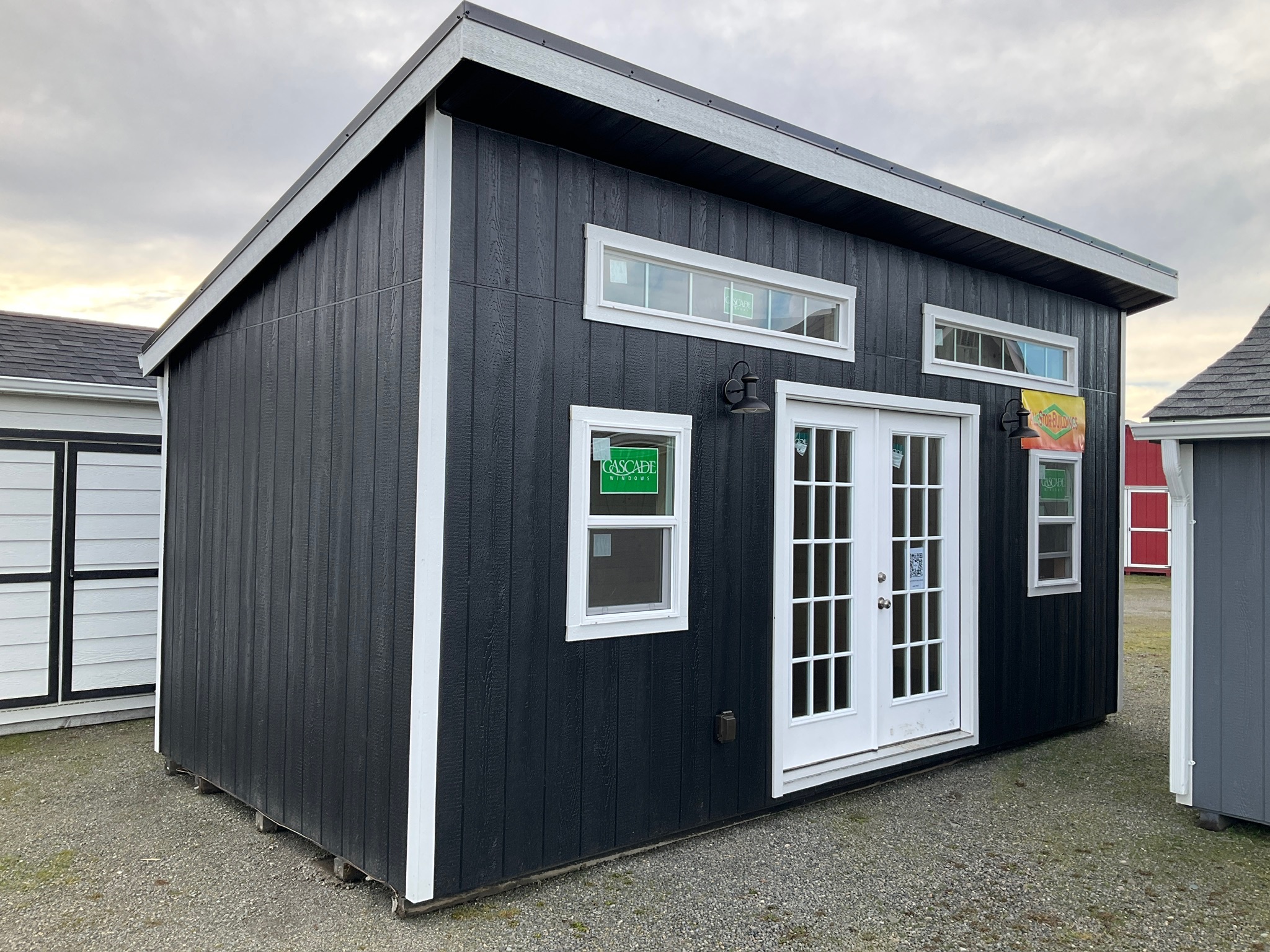 10×20 Studio