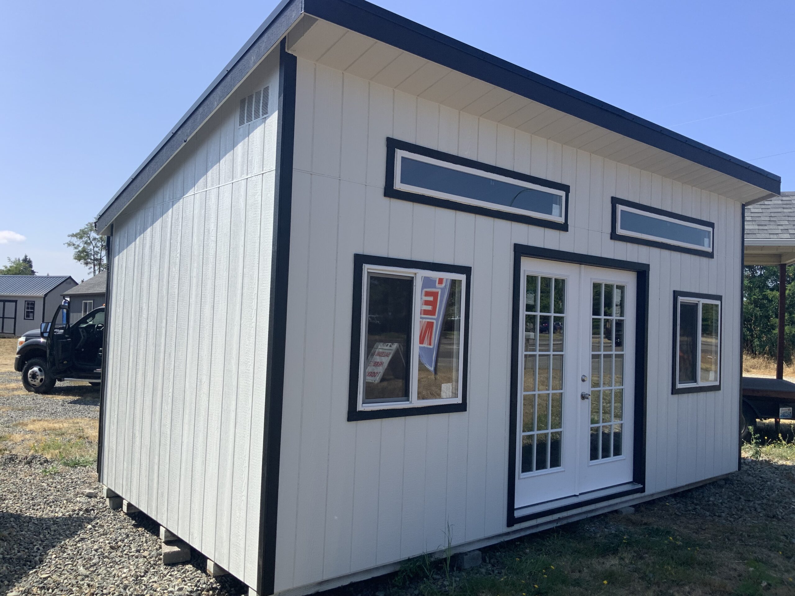 10×20 Studio
