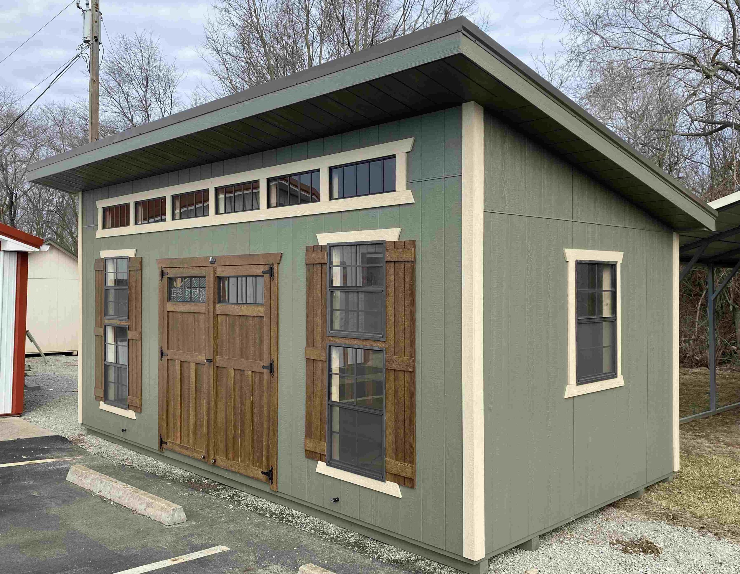 Studio 10 x 20