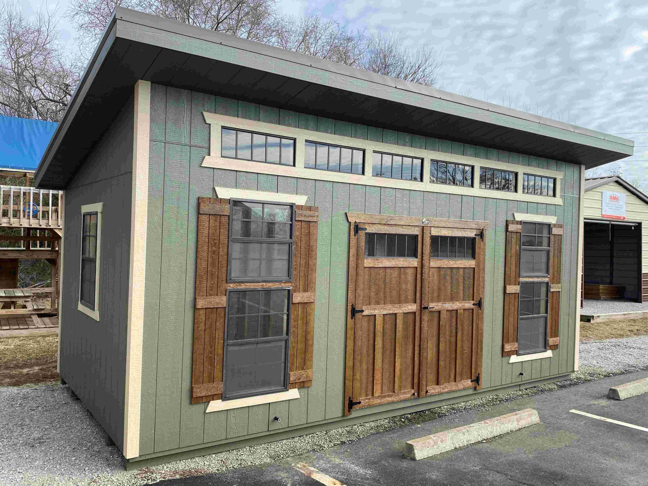 Studio 10 x 20