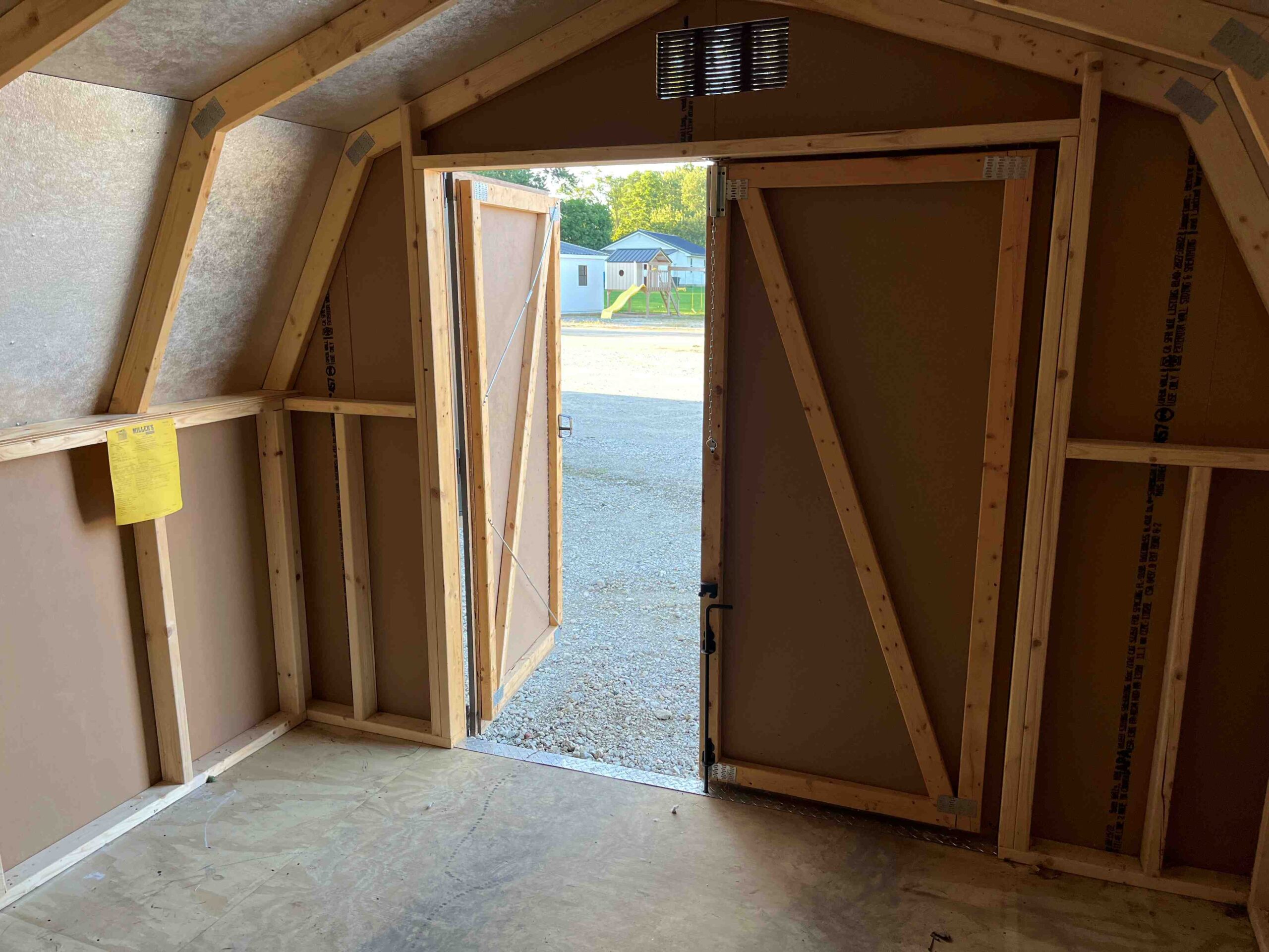 PRE-OWNED Mini Barn 10 x 12