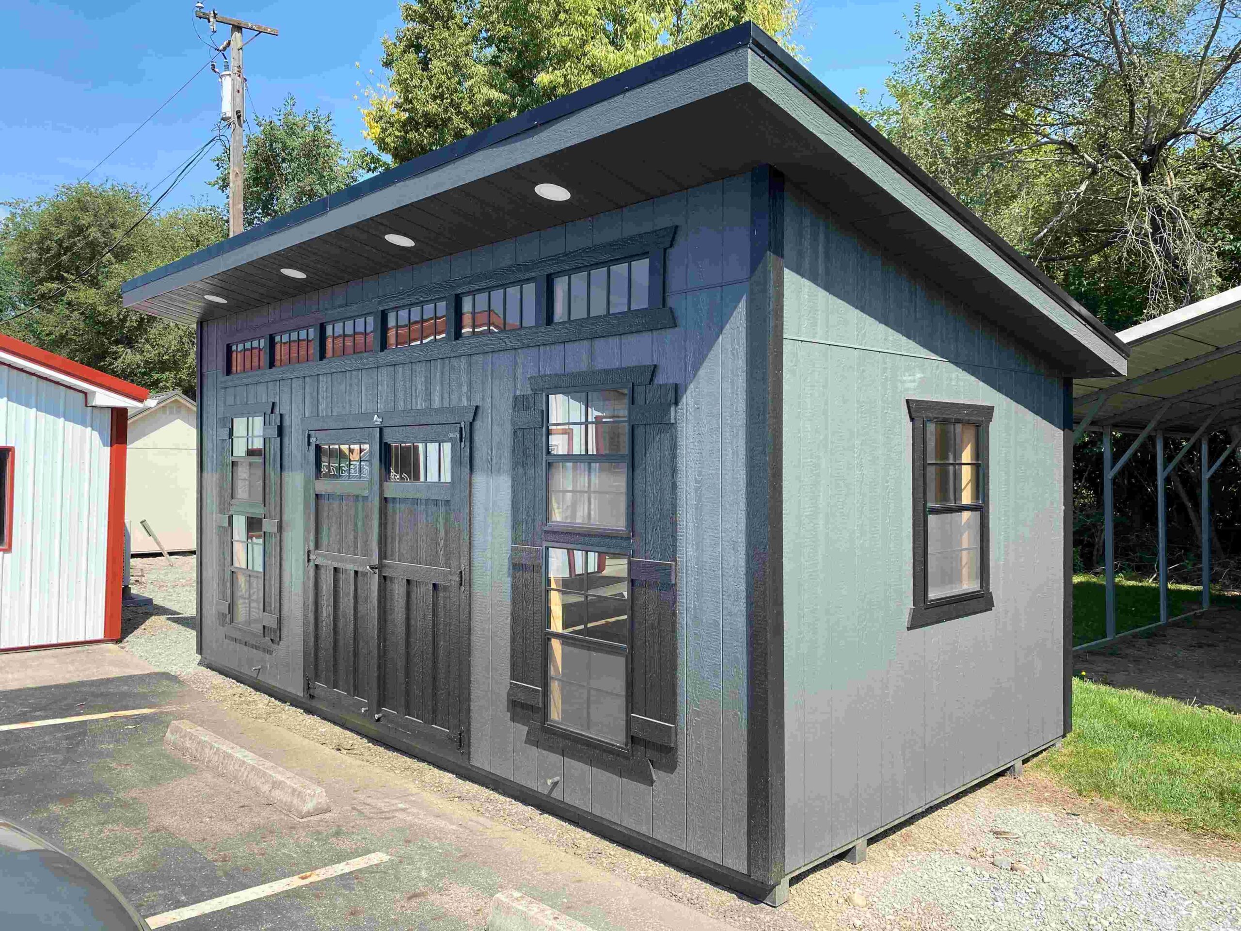 Studio 10 x 20