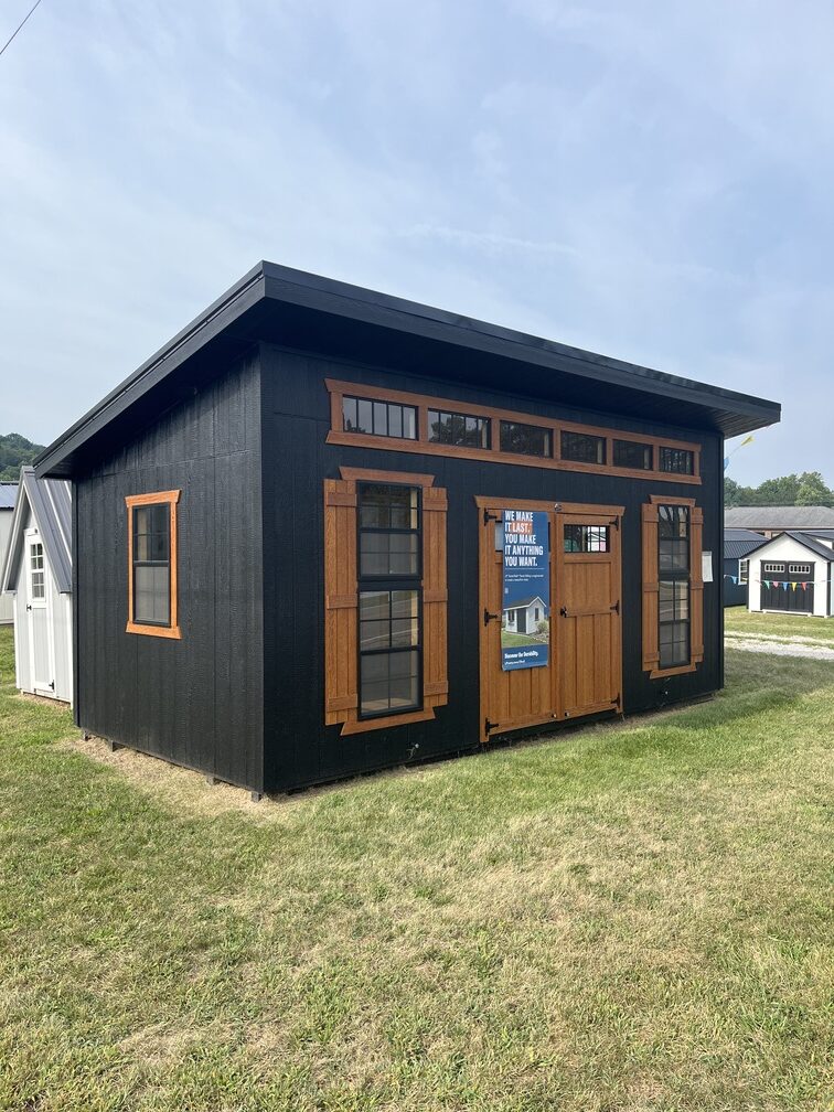 10×20 Studio